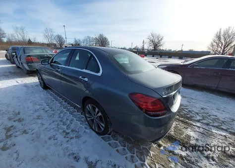 2019 Mercedes-Benz C 300 4Matic z USA, uszkodzony, nr VIN 55SWF8EB3KU291842